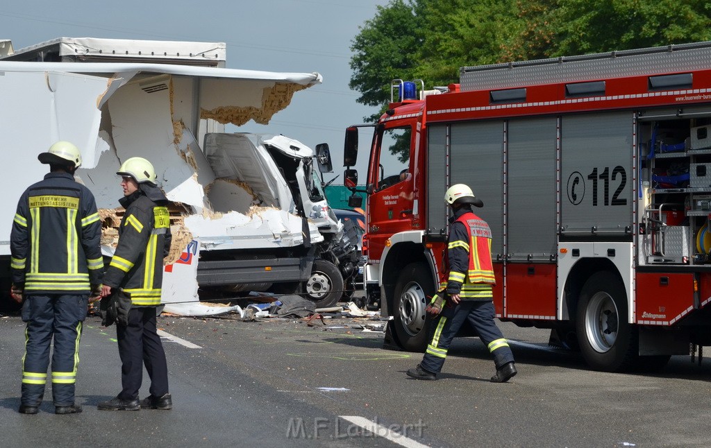 Schwerer VU A 1 Rich Koeln hinter AS Burscheid P175.JPG - Miklos Laubert